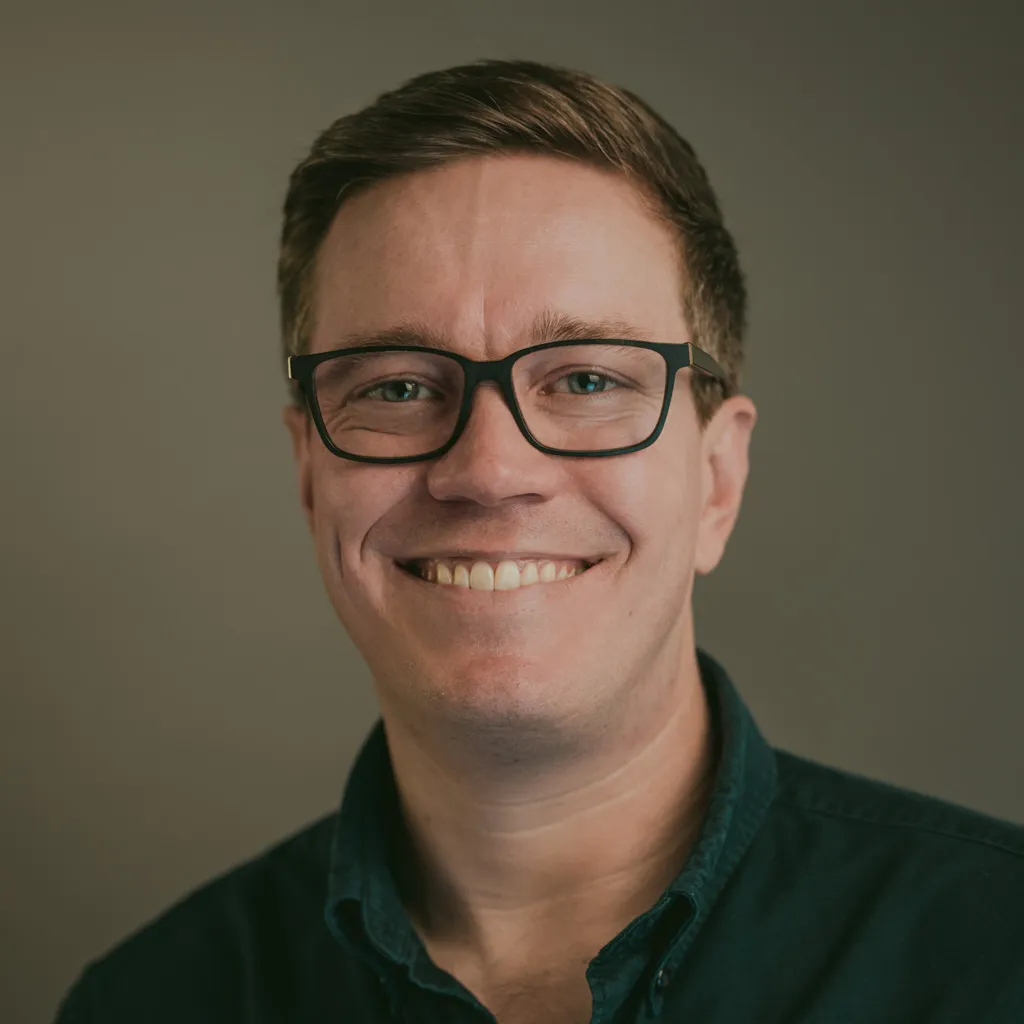 Joseph Abrahams Headshot